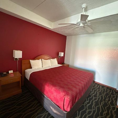 Econolodge Inn & Suites Albany Exterior photo