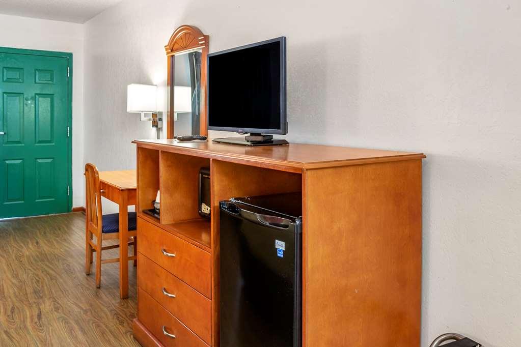 Econolodge Inn & Suites Albany Room photo