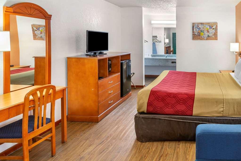 Econolodge Inn & Suites Albany Room photo