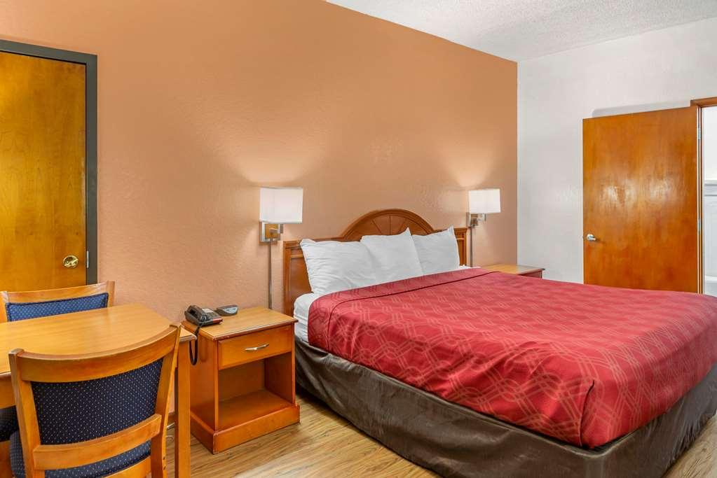 Econolodge Inn & Suites Albany Room photo