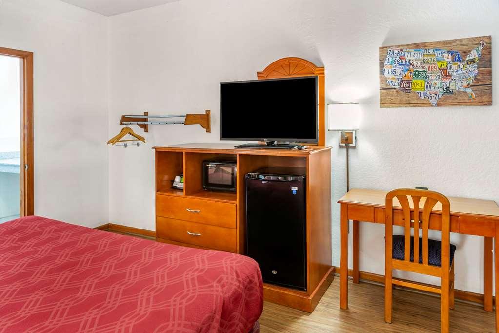Econolodge Inn & Suites Albany Room photo