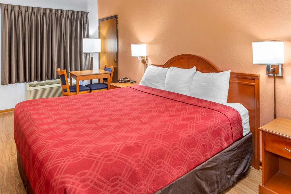 Econolodge Inn & Suites Albany Room photo