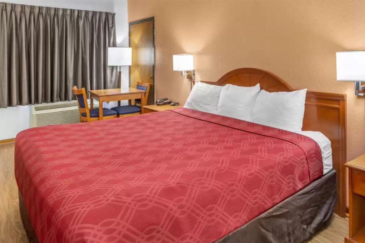 Econolodge Inn & Suites Albany Exterior photo