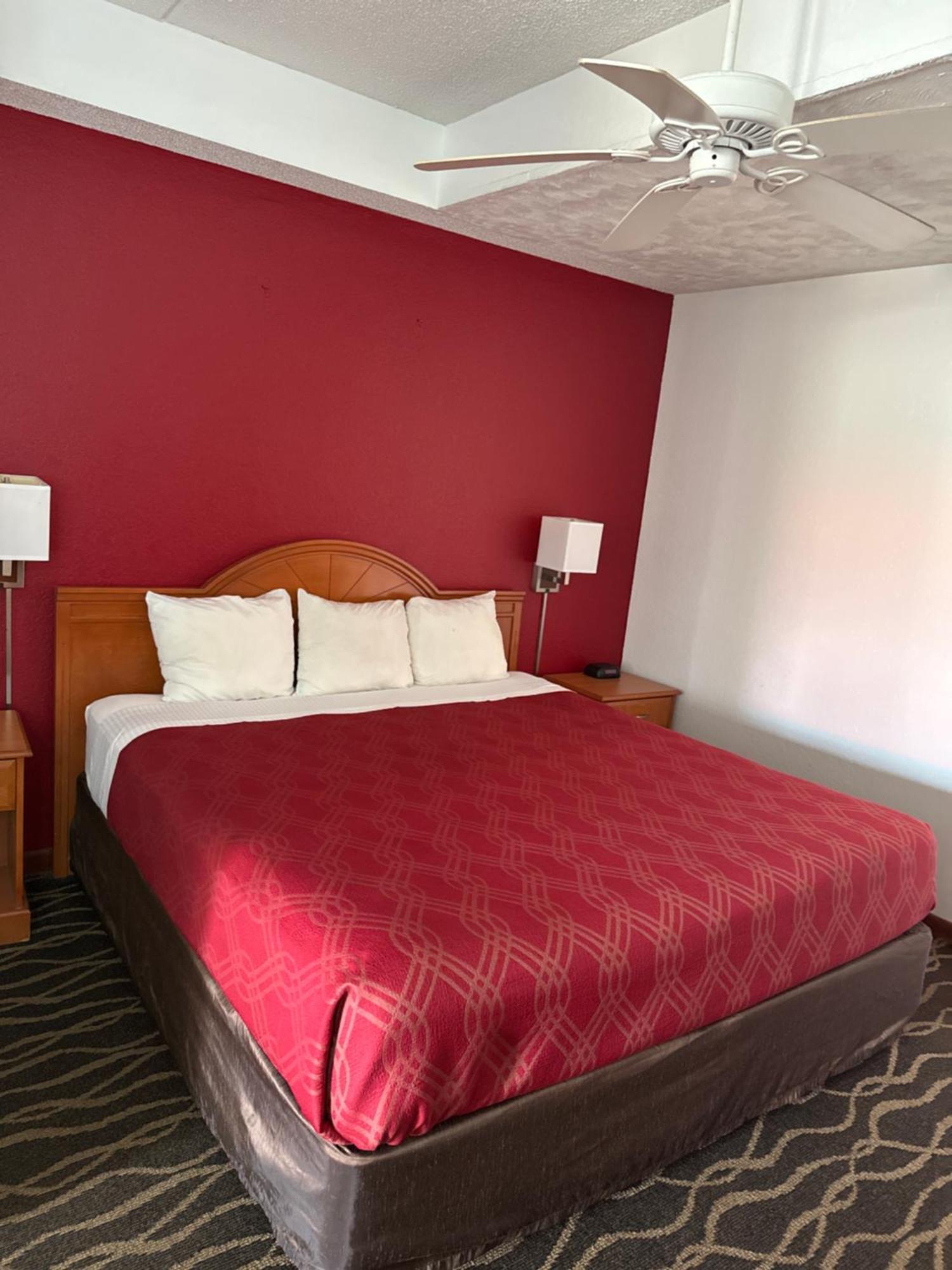 Econolodge Inn & Suites Albany Exterior photo