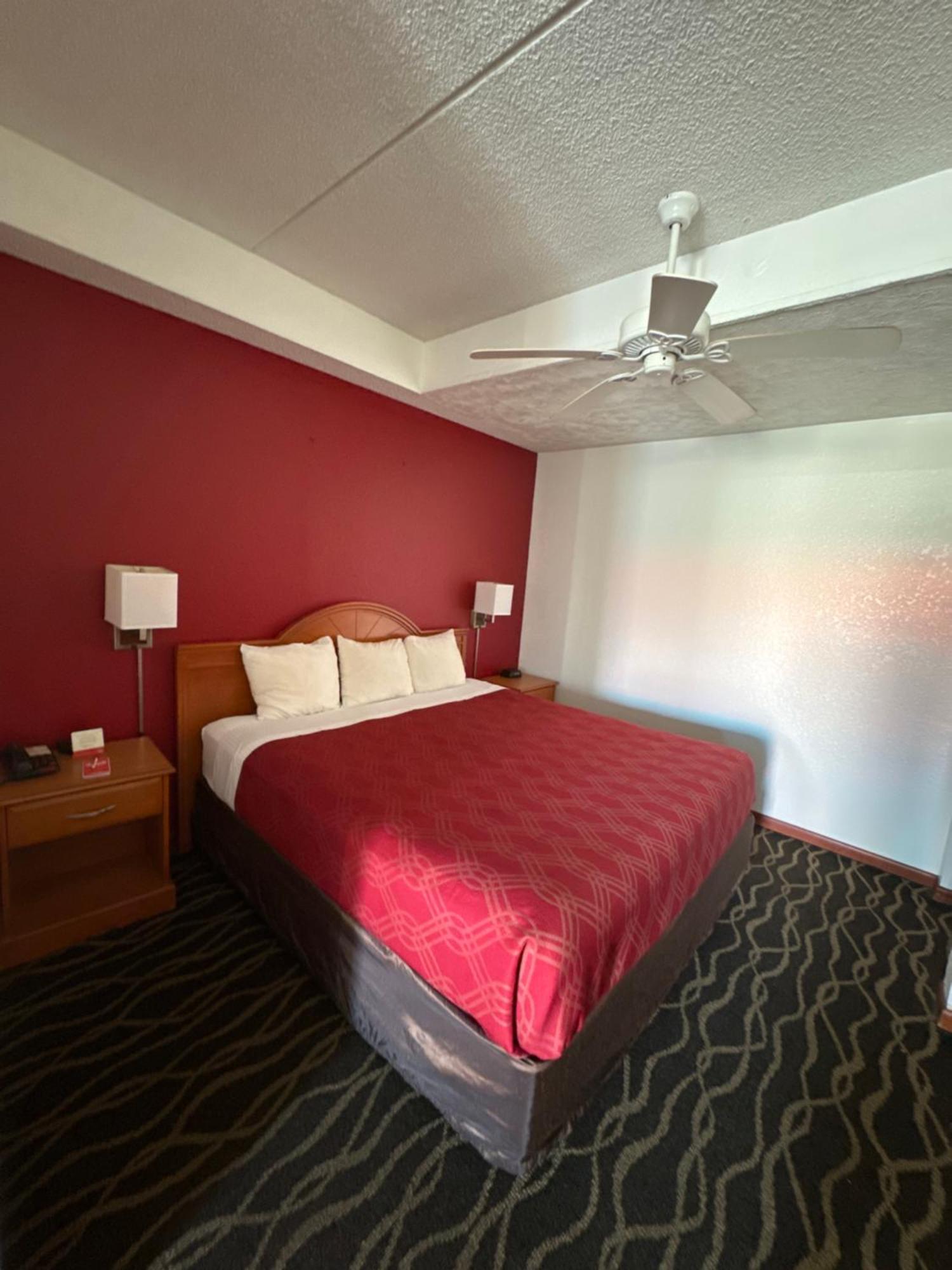 Econolodge Inn & Suites Albany Exterior photo