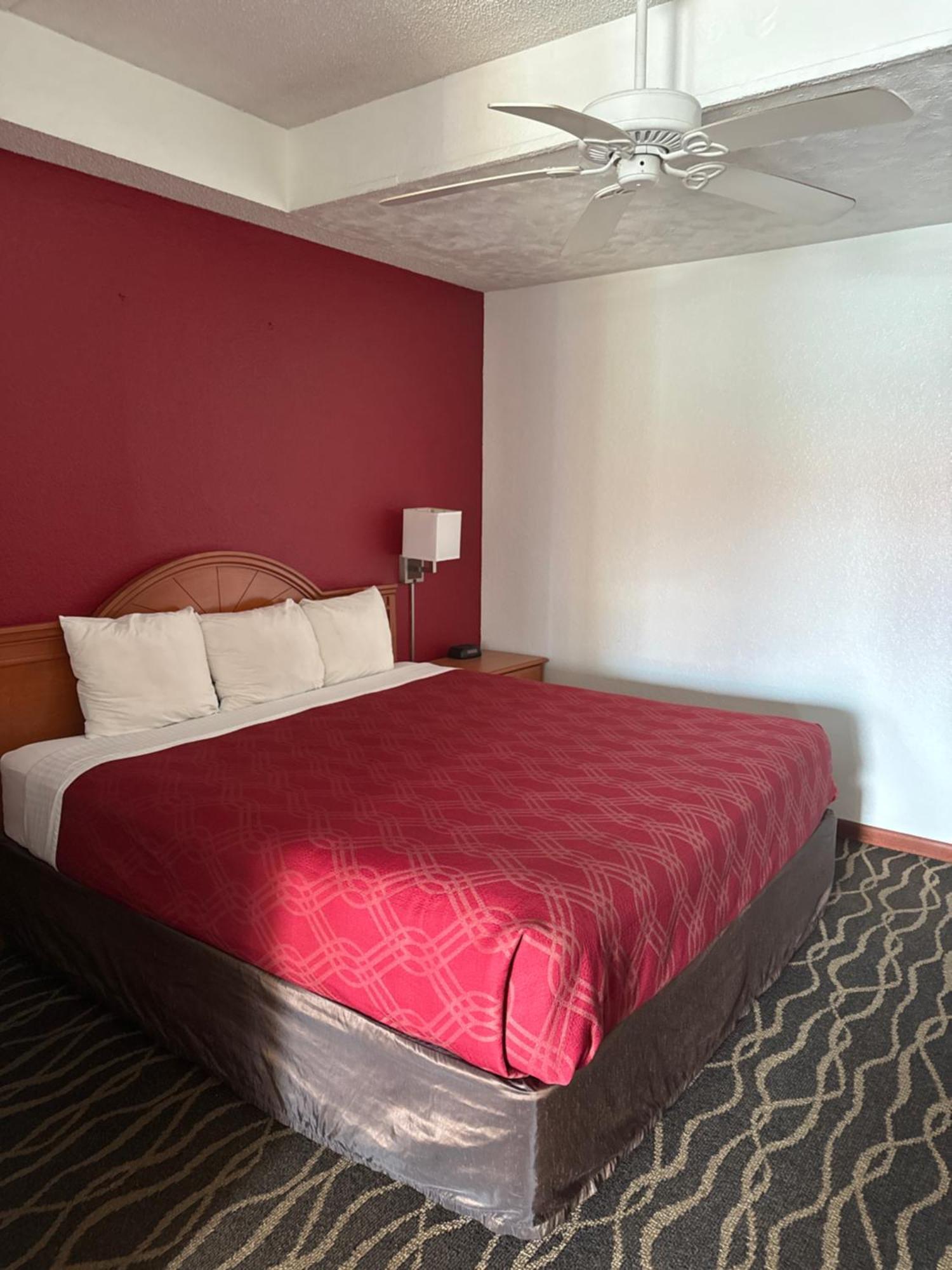 Econolodge Inn & Suites Albany Exterior photo